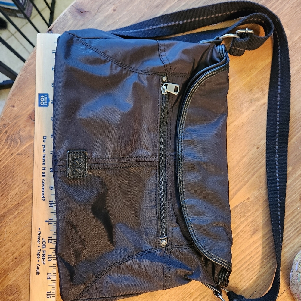The sak hobo magnet closure